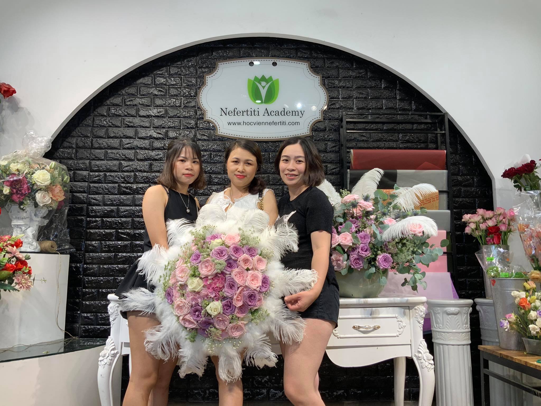 Học viên lớp hoa